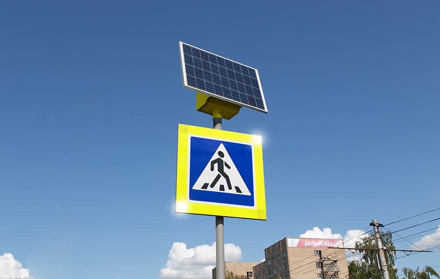 Дорожный знак GD на солнечной электростанции GM-150/65