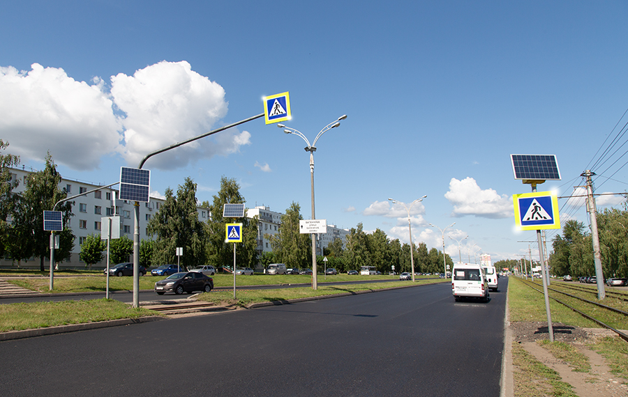 Дорожный знак GD на солнечной электростанции GM-300/150